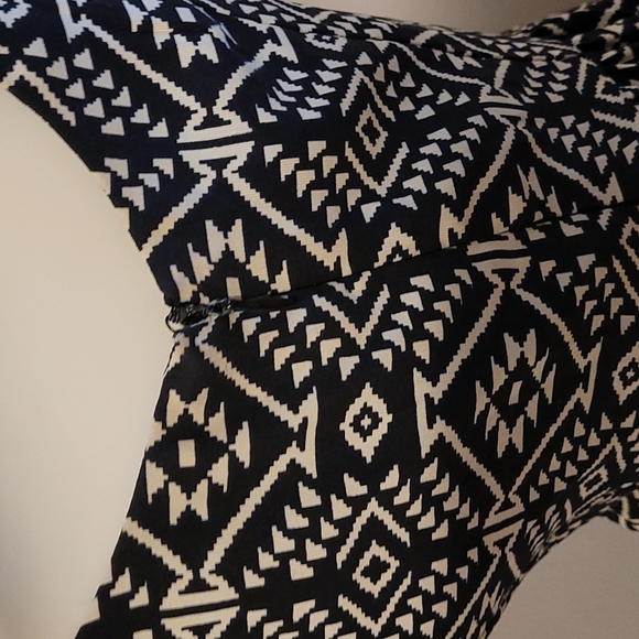 DEX sheer V neck front dress - Picture 9 of 10